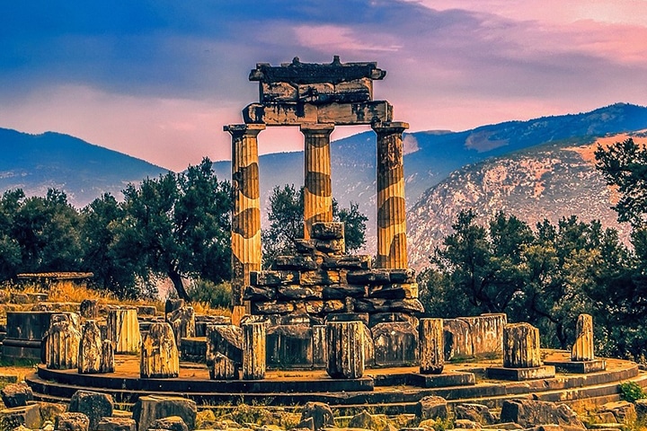 The Role of Oracle Sites Beyond Delphi